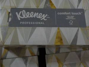 Box of 16 Kleenex Comfort touch ...