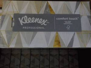 Box of 32 Kleenex Comfort touch ...