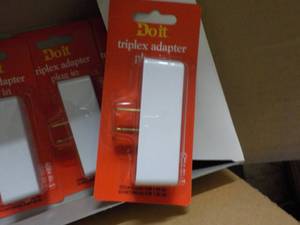 Case of Do It Triplex Adapter Plug ...