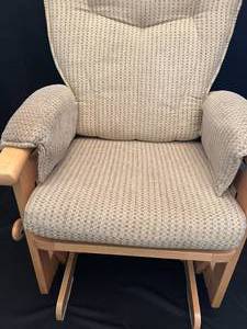 lot 17 image: Dutailier Wood Glider