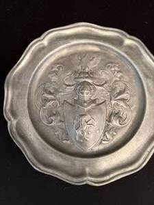 lot 91 image: Pewter - Coat of Arms Plate & Engraved Bowl