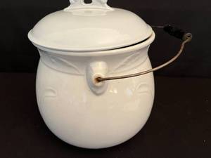 lot 115 image: Antique Commode Chamber Pot