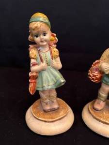 lot 112 image: Vintage Boy and Girl Figurines