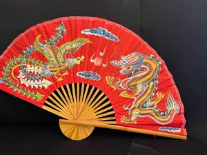 lot 116 image: Large Oriental Decorative Fan and Vase