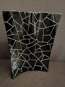 lot 120 image: Large Black and Gold Decorative Vase
