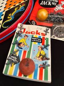 lot 121 image: Vintage Games Jacks, Chinese Checkers & Shut-the-box
