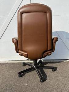 lot 3 image: Girsberger Mid-Century Modern Executive Chair