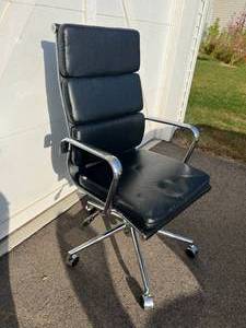 lot 15 image: LOFT Office Chair