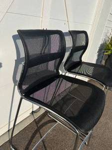 lot 16 image: STYLEX Modern Stools