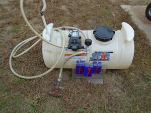 North star 12 volt sprayer with tank. No sprayer handle. As shown.