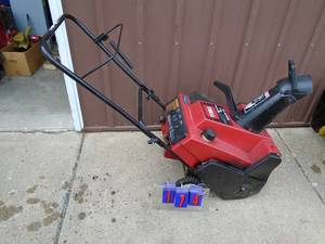 Toro 5 hp gas snow thrower. Tested & works. As shown.