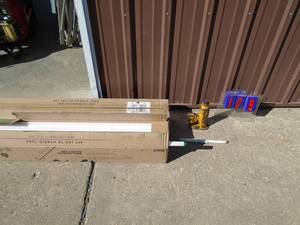 3 ton bottle jack & 2 cases of used 4 tubes. As shown.