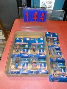Flat of headliner basketball figures. As shown.
