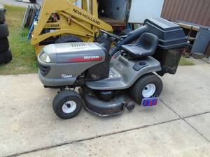 Craftsman LT2000 17 hp Kohler hydro drive with bagger system. Tested & works. As shown.