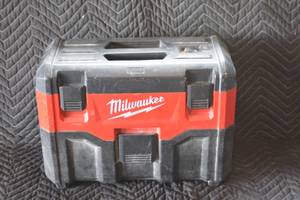 lot 22 image: Milwaukee 2 gallon wetdry vacuum