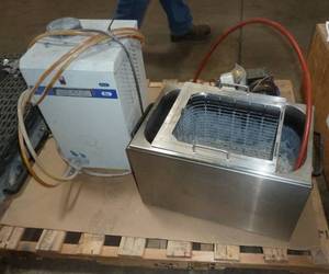 lot 62 image: Pallet with Haake W45 waterbath and chiller and misc parts