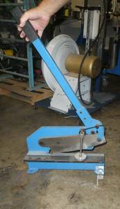 lot 78 image: Small manual cutter