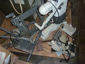 lot 98 image: Pallet of misc parts, including a BUCHI Rotavapor R-124, Chromatograph (may be parts machine)