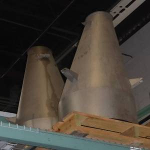 lot 117 image: 2 large feeders