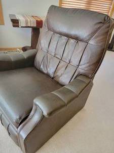 Vintage 1968 Montgomery Ward Recliner Chair, b