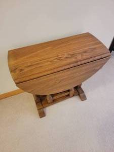 William & Mary Dropleaf Side Table