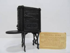 lot 13 image: Vintage Cast Iron Hopewell Stove