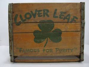lot 19 image: Vintage CLOVER LEAF Advertising Dairy Crate