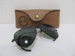 lot 24 image: Vintage RAY BAN Aviator Style Sunglasses wCase