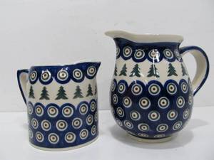 lot 171 image: Set of Vintage Boleslawiec Christmas Tree Pitchers