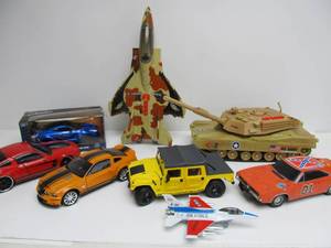 lot 83 image: Large Lot of Assorted Toy Vehicles