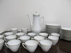 lot 84 image: Vintge Mid Century Upsala Ekeby Sweden Tea Set