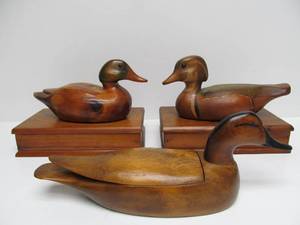 lot 102 image: 3 Nicely Carved Wooden Duck Boxes