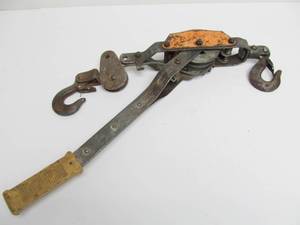lot 108 image: Fully Functional Heavy Duty Come-Along Tool