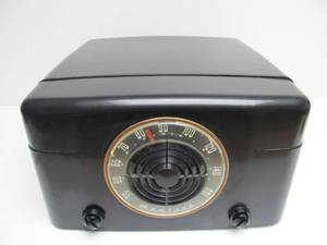 lot 111 image: Nice Vintage ADMIRAL Turntable & Radio Console