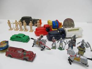 lot 71 image: Nice Lot of Assorted Small Vintage Toys
