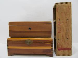 lot 118 image: 3 Vintage Small Storage Boxes