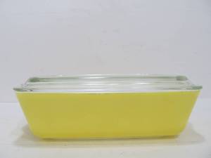 lot 128 image: Vintage Yellow PYREX Lidded Casserole Dish