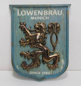 lot 35 image: Vintage LOWENBRAU Shield Shaped Beer Sign