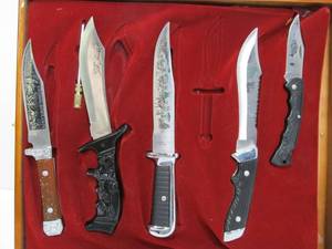 lot 38 image: Group of Collectors Knives in Case