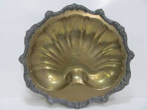 lot 252 image: Ornate Vintage Footed Brass Shell Bowl