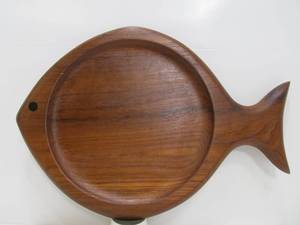 lot 265 image: Mid Century Burma Teak Fish Shaped Serving Tray Galatix England