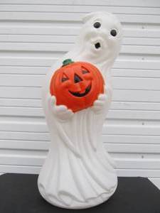 lot 223 image: Vintage Halloween Ghost w Jack-o-Lantern Blowmold Lawn Decoration