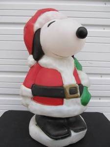 lot 224 image: Vintage Peanuts SNOOPY Santa Christmas Blowmold Lawn Decoration