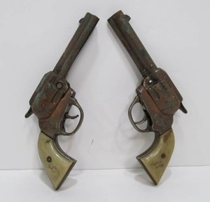 lot 242 image: Great Matching Pair of Vintage Kenton Toys Brass GENE AUTRY Cap Pistols