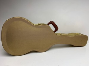 lot 337 image: Great Looking QUALITY Tweed Hard Shell Guitar Case
