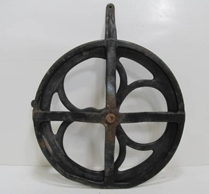 lot 285 image: Antique Cast Iron Machine wheel