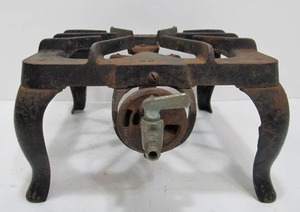lot 286 image: Vintage Cast Iron GRISWOLD Single Burner Camp Stove