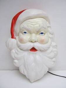 lot 334 image: Large Vintage SANTA Head Blowmold Christmas Lawn Decoration