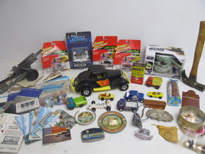 lot 354 image: Great Estate Lot of Vintage Collectibles Smalls etc
