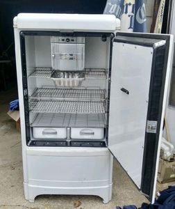 lot 8 image: Excellent Original Vintage 1930s era FRIGIDAIRE White Enameled Refrigerator 